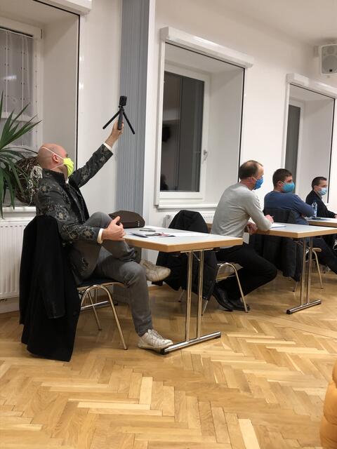 Markus Kienast hält alle Vorgänge der Sitzung fest. | Foto: bs