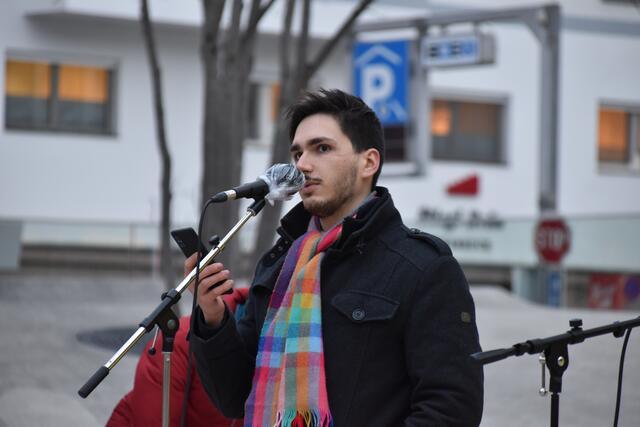 Dieser junge Mann sprach im Namen der Behinderten. Er selbst ist Autist, wie er in der Ansprache erklärte und spricht sich für Inklusion aus. Die geplante Novellierung würde das verkomplizieren.