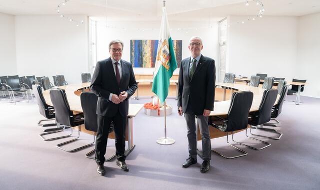Landeshauptmann Günther Platter (li.) gratulierte dem neuen Landecker Bürgermeister Herbert Mayer persönlich.