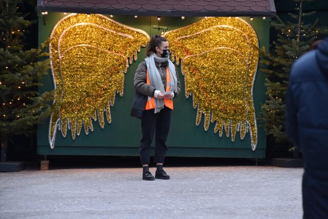Bei der Demo wurden Postkarten mit Adressen der Politbüros verschenkt. Das Ziel: Die Politiker und Politikerinnen zur Novellierung der Novellierung des Unigesetzes zu bewegen.
