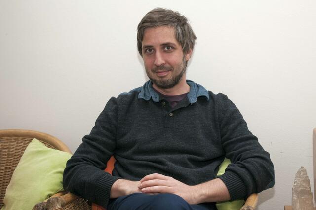 Tobias Schabetsberger ist Klinischer und Gesundheitspsychologe in der Brigittenau. Neben Beratung und Behandlung bietet er auch Kurse für Achtsamkeits- und Entspannungstraining an.
