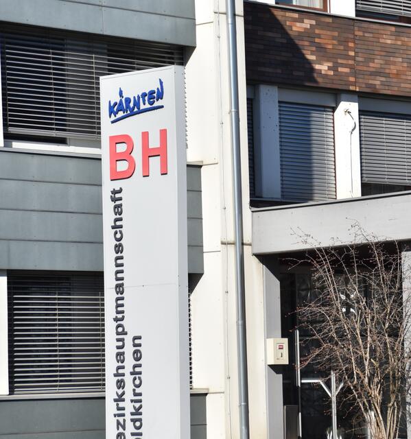 Die Bezirkshauptmannschaft Feldkirchen ersucht Fahrgäste bestimmter Busse um Beobachtung ihres Gesundheitszustandes.