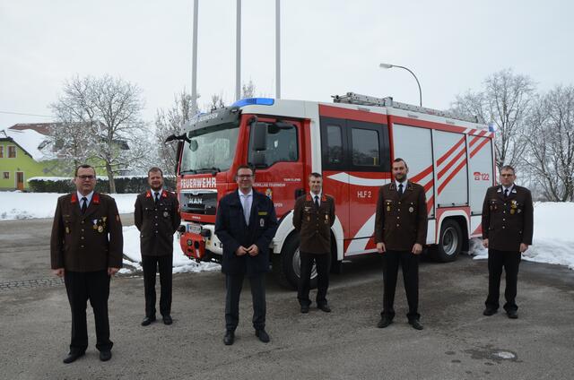 Kommandant Christoph Stockinger, Ortsvorsteher Andreas Gruber, Bürgermeister Christian Haberhauer, Kommandant-Stellvertreter Thomas Steinkellner, Verwalter Arnold Peham, Verwaltungsstellvertreter Reinhard Stockinger.