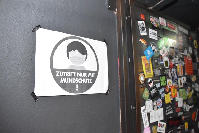 Zutritt nur mit MNS-Maske.
