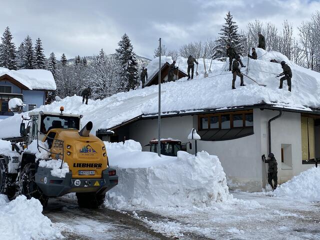 150 Helfer vom Pionierbataillon waren im oberen Gailtal sowie im Lesachtal beschäftigt. | Foto: Privat