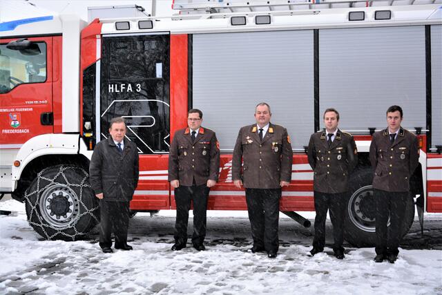 Bürgermeister Landtagsabgeordneter Franz Mold, Daniel Fröschl, Ewald Edelmaier, Georg Kröpfl und Alexander Stöger (v.l.n.r.). | Foto: FF Friedersbach