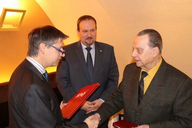 Im Jahr 2004 wurde Johann Wabnegg mit der Victor Adler Plakette ausgezeichnet. | Foto: KK