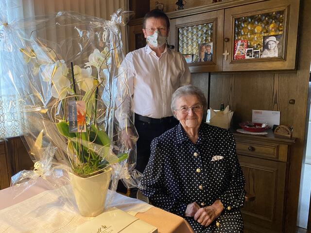 Maria Csar bekam an ihrem 100. Geburtstag Gratulationsbesuch von Bürgermeister Bernhard Deutsch.