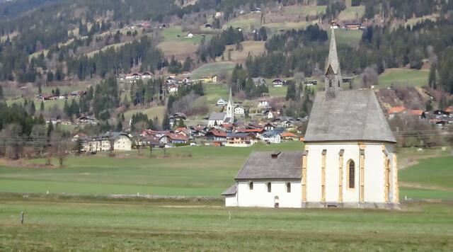 Die Filialkirche Sankt Athanasius in der Gemeinde Berg.