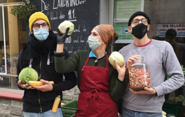Benedikt Strasser, Nina Strasser und Stefan Rom sind auch mit Mund-Nasen-Schutz zweifelsfrei zu erkennen.