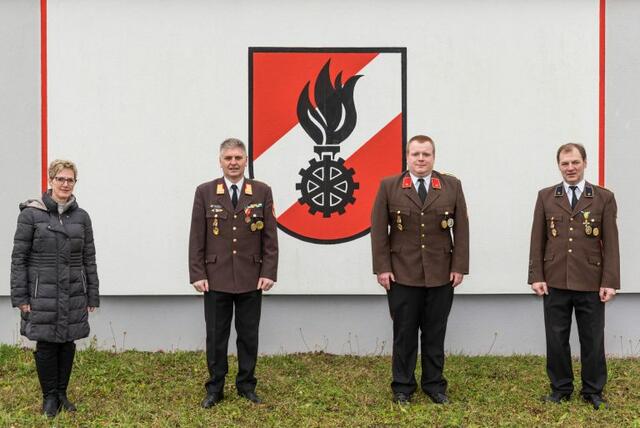 Bürgermeisterin Claudia Fuchsluger, Kommandant Roland Hudl, Kommandant-Stv. Manfred Baumann, Leiter des Verwaltungsdienstes Herbert Frank
 | Foto: FF-Perwarth