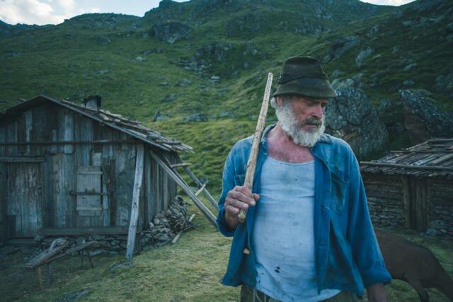 „Märzengrund“ Hauptdarsteller Johannes Krisch. Einer der Drehorte war am Hintersteiner See in Scheffau.  | Foto: Metafilm/Paul Sprinz