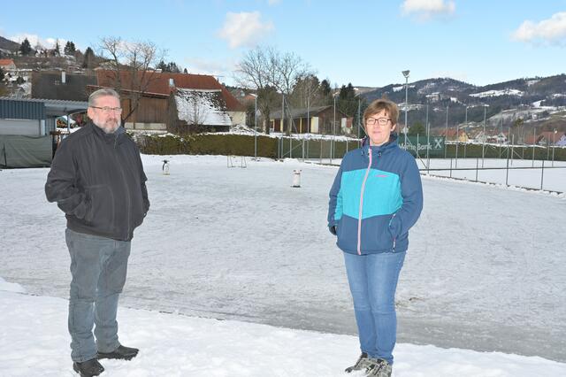 Um die Qualität des Eises kümmert sich in Bad Schwanberg seit Jahren Helmut Gsellmann. Um die Hygiene in den Räumlichkeiten ist Hildegard Winkler bemüht.