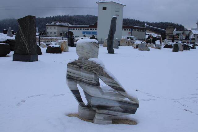 Skulpturen von Helmut Machhammer, Dušan Kirbiš, Lenart Kirbiš (von vorne nach hinten) | Foto: Foto: Privat