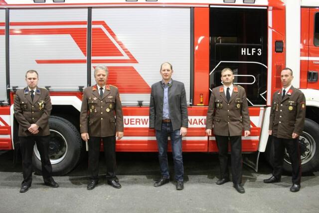Leiter des Verwaltungsdienstes Franz Kronister, Kommandant Franz Hofmarcher, Bürgermeister Wolfgang Pöhacker, ehem. Kommandant-Stv. Jürgen Prankl, Kommandant-Stv. Michael Huebner
 | Foto: FF-Steinakrichen