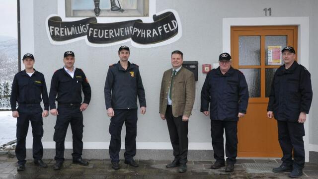Leiter des Verwaltungsdienstes Lukas Sonnleitner, Kommandant-Stv. Thomas Höllmüller, Kommandant Markus Hohensteiner, Bürgermeister Franz Sonnleitner, ehem. Kommandant Franz Langsenlehner und ehem. Leiter des Verwaltungsdienstes Johannes Kaltenbrunner
 | Foto: FF-Phyrafeld
