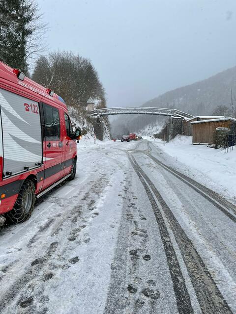 Feuerwehreinsatz nach einem Verkehrsunfall auf der B145 in Lauffen.