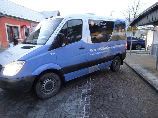 Mit eigens angekauften Kleinbussen übernimmt die neue Landesgesellschaft den Linienverkehr zwischen dem Südburgenland und Graz.