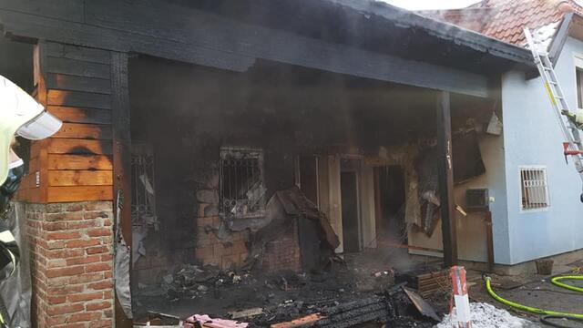 In einem Nebengebäude in Friesach brach ein Brand aus, der sich in kürzester Zeit auf das ganze Gebäude ausbreitete.