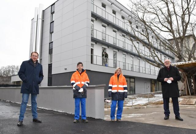 Die beiden Lehrlinge Ata Kocak und Michelle Kickinger freuen sich schon auf den Einzug ins neue Lehrlingsheim.
