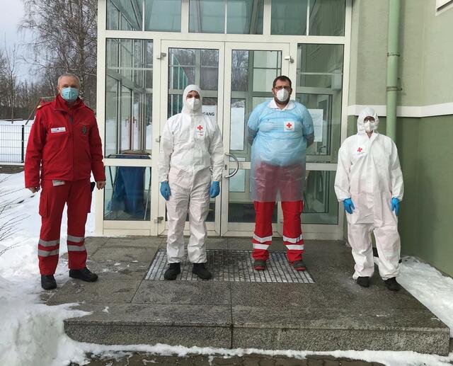 v.l.n.r.: Bezirksrettungskommandant Martin Gruber, Florian Gansch, Franz Haas, Johanna Schmidt | Foto: Rotes Kreuz Niederösterreich