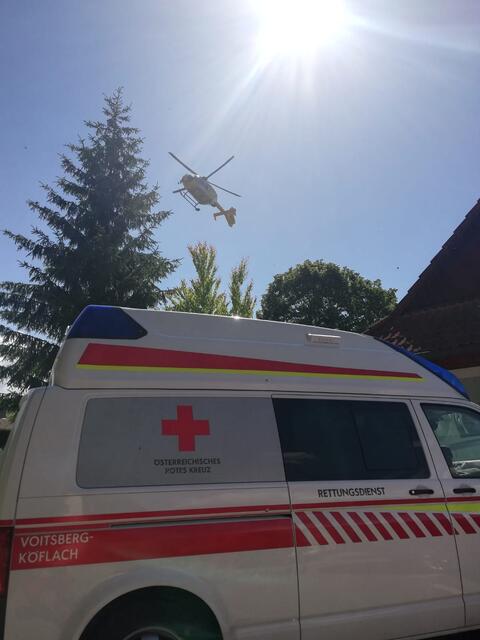 Rettung, Feuerwehren und Rettungshubschrauber waren im Bereich Salla im Einsatz.