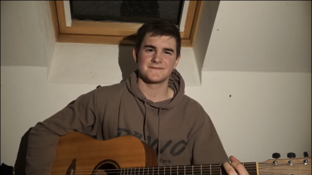 Stöllnberger ist Mitglied der Musikgruppe „BenJo“. Sowohl in der Schule als auch in der Freizeit beschäftigt sich der junge Losensteiner mit Musik und Instrumenten.