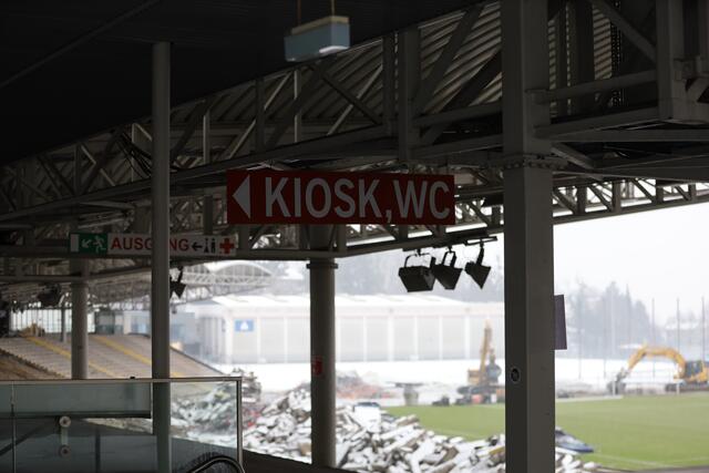Wo noch vor wenigen Monaten die LASK-Fans über die Siege der Athletiker jubelen durften, rollen jetzt die Bagger.