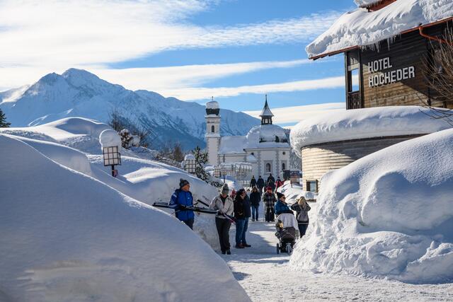 Auch wenn die Schneemassen eine zauberhafte Kulisse darbieten und die Einheimischen Gäste ihren Freude daran haben – Seefeld hat mit dem Ausfall des Tourismus zu kämpfen. Betten, Lifte und Gasthäuser blieben im vergangenen Jahr zum Großteil leer. Auch in der nahen Zukunft wird es nicht leichter werden.  | Foto: Holzknecht