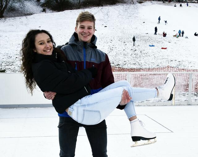 Jana Rabensteiner und Lukas Pirker am Kunsteislaufplatz in St. Andrä