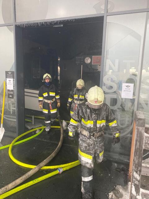 Die Feuerwehrleute gaben alles | Foto: Benny Klotz