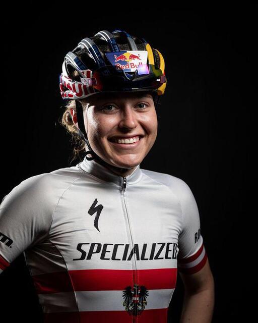 Laura Stigger fährt beim Specialized Factory Racing.