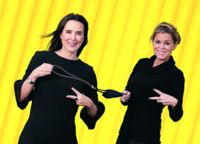 Haben einen Holdie für den Mund-Nasen-Schutz entwickelt: die Unternehmerinnen Dagmar Grimus-Leitgeb und Nina Bernegger (r.).