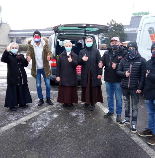 Lebensmittel und Kinderkleidung wurden auch an ein Nonnenkloster geliefert, welches ein Waisenhaus betreibt und auch dringend Hilfe benötigt.