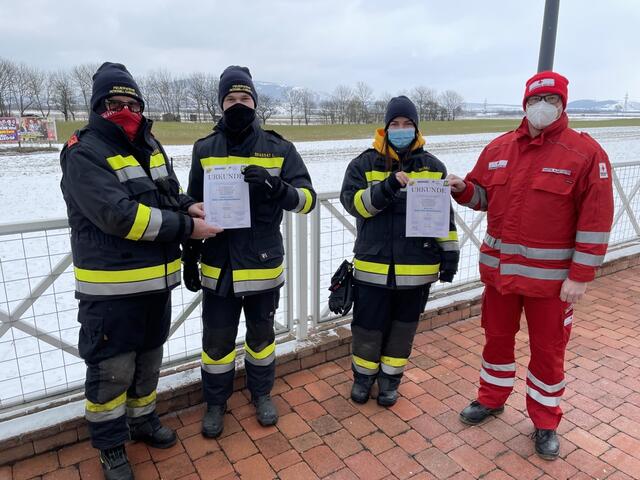 Kommandant Kurt Viktor Schneider, GR Leonard Brassat, Fiona Musil und Bürgermeister Martin Almstädter | Foto: Gemeinde Petronell-Carnuntum 