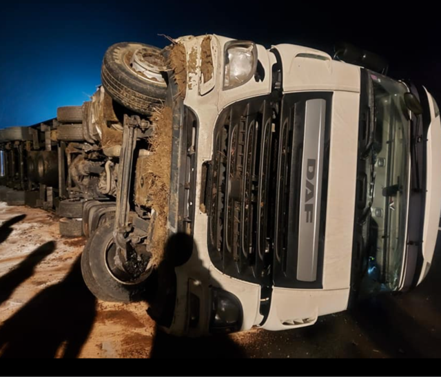 Nächtlicher LKW Unfall auf der Südautobahn A2 zwischen Sinabelkirchen und Arnwiesen