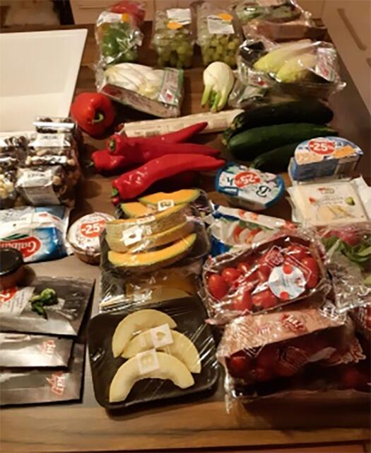 Hier ein Teil der Lebensmittel, die im Müllcontainer gefunden wurden | Foto: KK