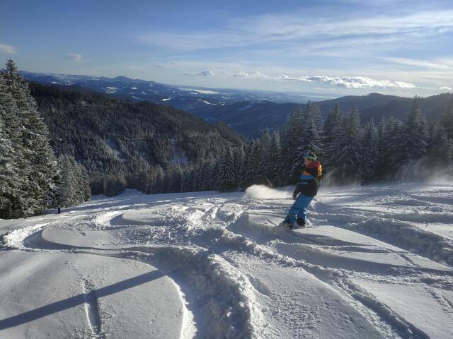 Traumbedingungen herrschen derzeit am Gaberl. Die Naturschneedecke lädt zum Skifahren ein.