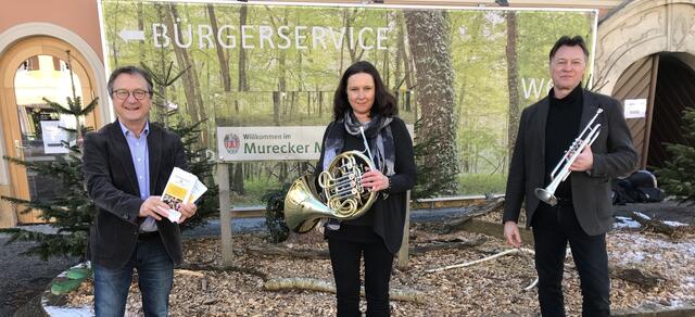 Auf die Orchesterklasse freuen sich Bürgermeister Anton Vukan, Manuela Berghold und Günther Pendl (v.l.).