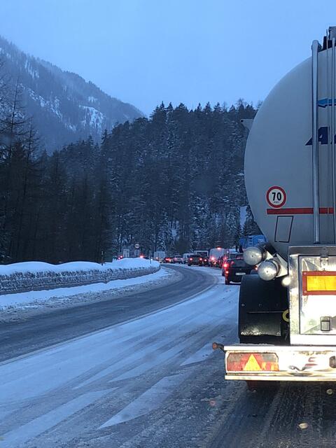 Schneechaos in Tirol: Der ÖGB gibt Entwarnung: Wurde von den Dienstnehmern alles Zumutbare unternommen, um (pünktlich) in die Arbeit zu kommen, hat ein Fernbleiben keine Konsequenzen. | Foto: Sandra Haid