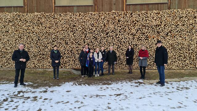 Die Bauernbund-Delegation bei der Familie Schmitt in Groß St. Florian.