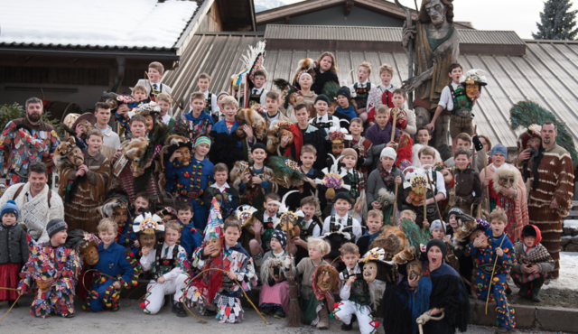 Das Absamer Fasnachttreiben zählt zur großen Gruppe jener Maskenbräuche, die im Westen Deutschlands, in der Schweiz und in weiten Teilen Österreichs ausgeübt werden. | Foto: Absamer Matschgerer
