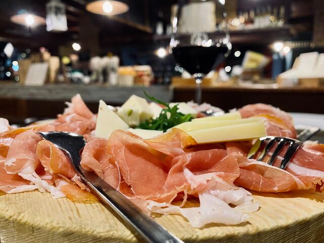 Ob Weine, Salame, Prosciutto, Mortadella, Käse oder Nudeln – das Angebot im "Ciao Contessa" wechselt wöchentlich.