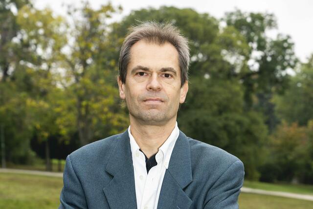 LA Wolfgang Spitzmüller übt Kritik an Geschäfts-Großprojekten in der Periphere zahlreicher Gemeinden.