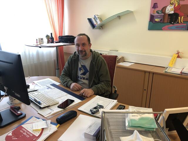 Arno Meier, Direktor des Haus Haidehof, erzählt über den neuen Alltag im Seniorenheim und die Hoffnung auf baldige Normalität.