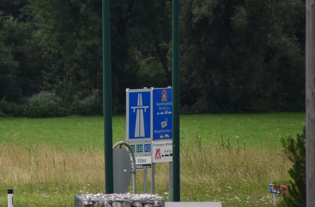 Eine der Kernerkenntnisse im Bericht ist, dass die Vignettenbefreiung hauptsächlich Auswirkungen auf den touristischen Verkehr hat. Spürbar seien diese vor allem an Samstagen und Sonntagen bzw. Freitagen. | Foto: Barbara Fluckinger/BB Archiv
