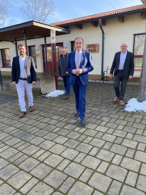 LAbg. Kilian Brandstätter, LR Leonhard Schneemann, Amtsleiter Dieter Horvath, Bürgermeister Hans Schrammel (v.l.n.r.)