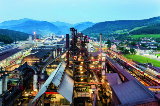 Die Voestalpine-Werksanlage in Leoben-Donawitz mit den beiden Hochöfen.