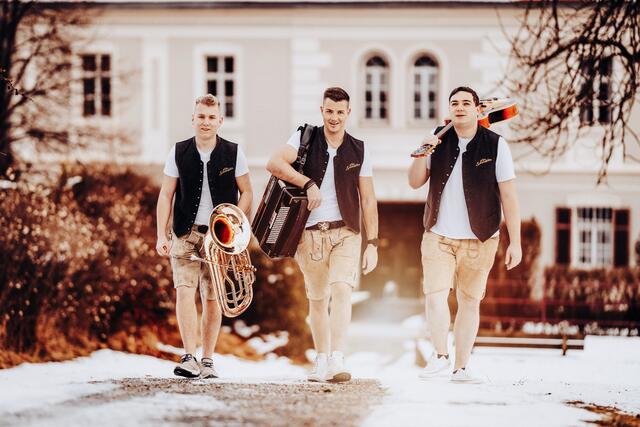Die Mitglieder von "Sunnseitn" bieten eine breite Palette an verschiedensten Musikgenres an. | Foto: Kump.Photography