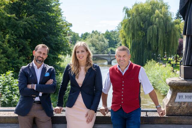 Bezirksparteiobmann Christian Ragger mit FPÖ-Spitzenkandidatin Isabella Theuermann und Mitstreiter Harald Trettenbrein (von links)